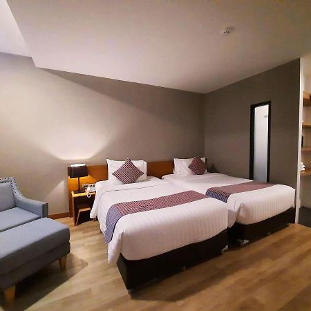 Comet Hotel Surat Thani Extérieur photo
