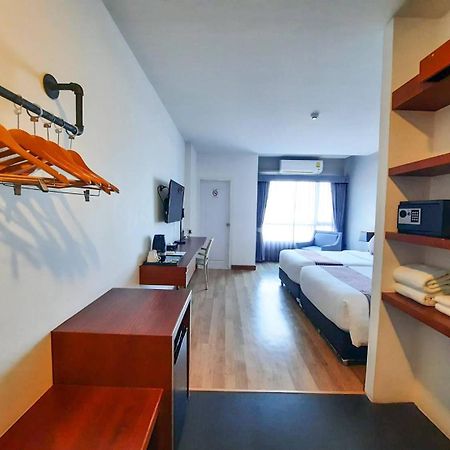 Comet Hotel Surat Thani Extérieur photo