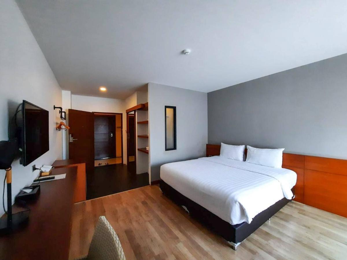 Comet Hotel Surat Thani Extérieur photo