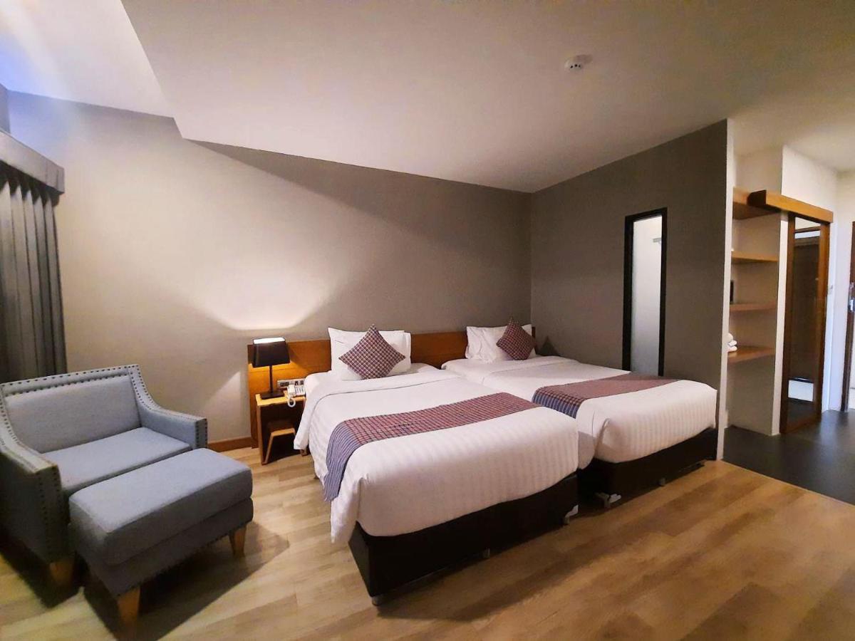 Comet Hotel Surat Thani Extérieur photo