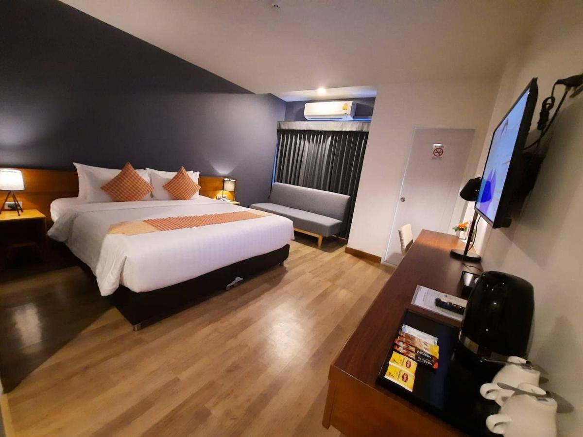 Comet Hotel Surat Thani Extérieur photo