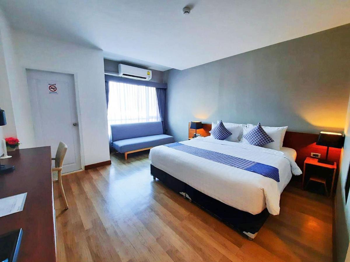 Comet Hotel Surat Thani Extérieur photo