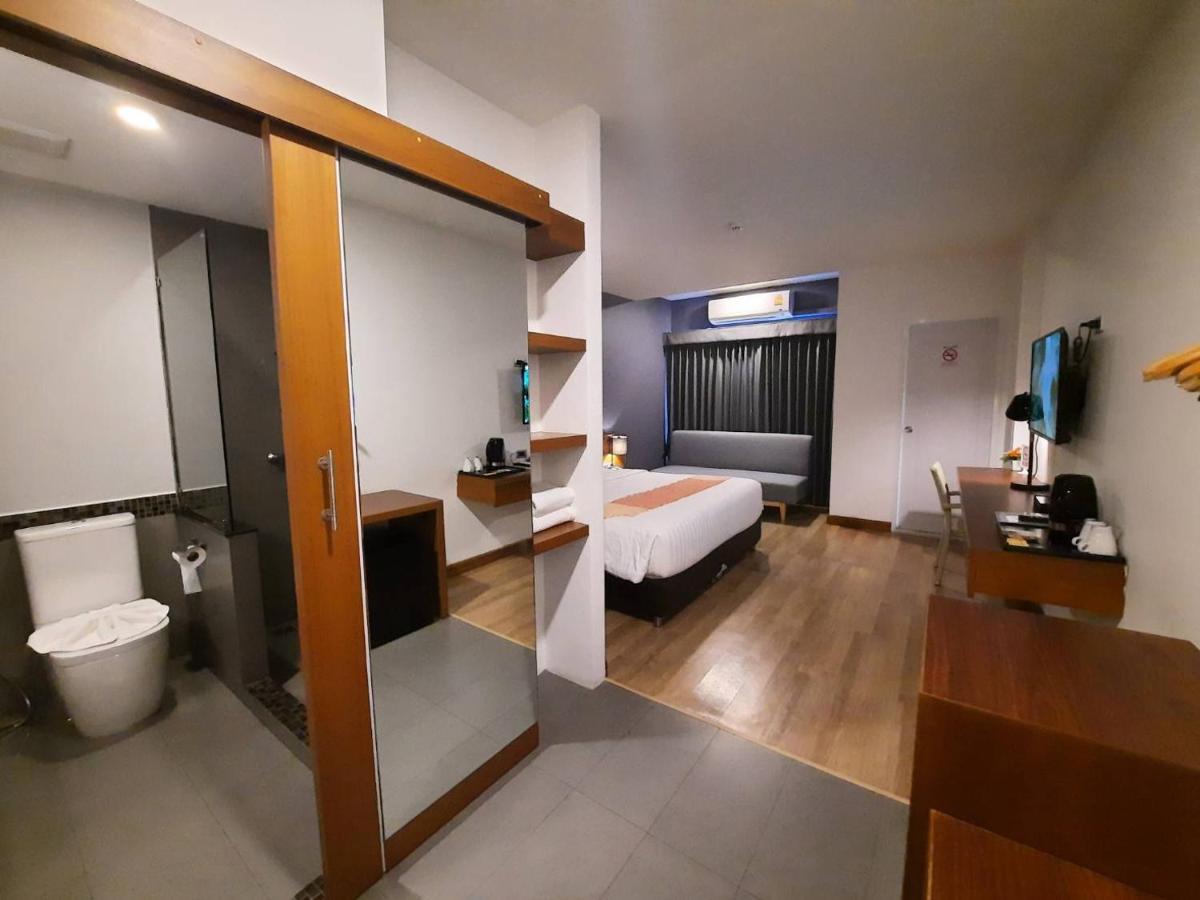 Comet Hotel Surat Thani Extérieur photo