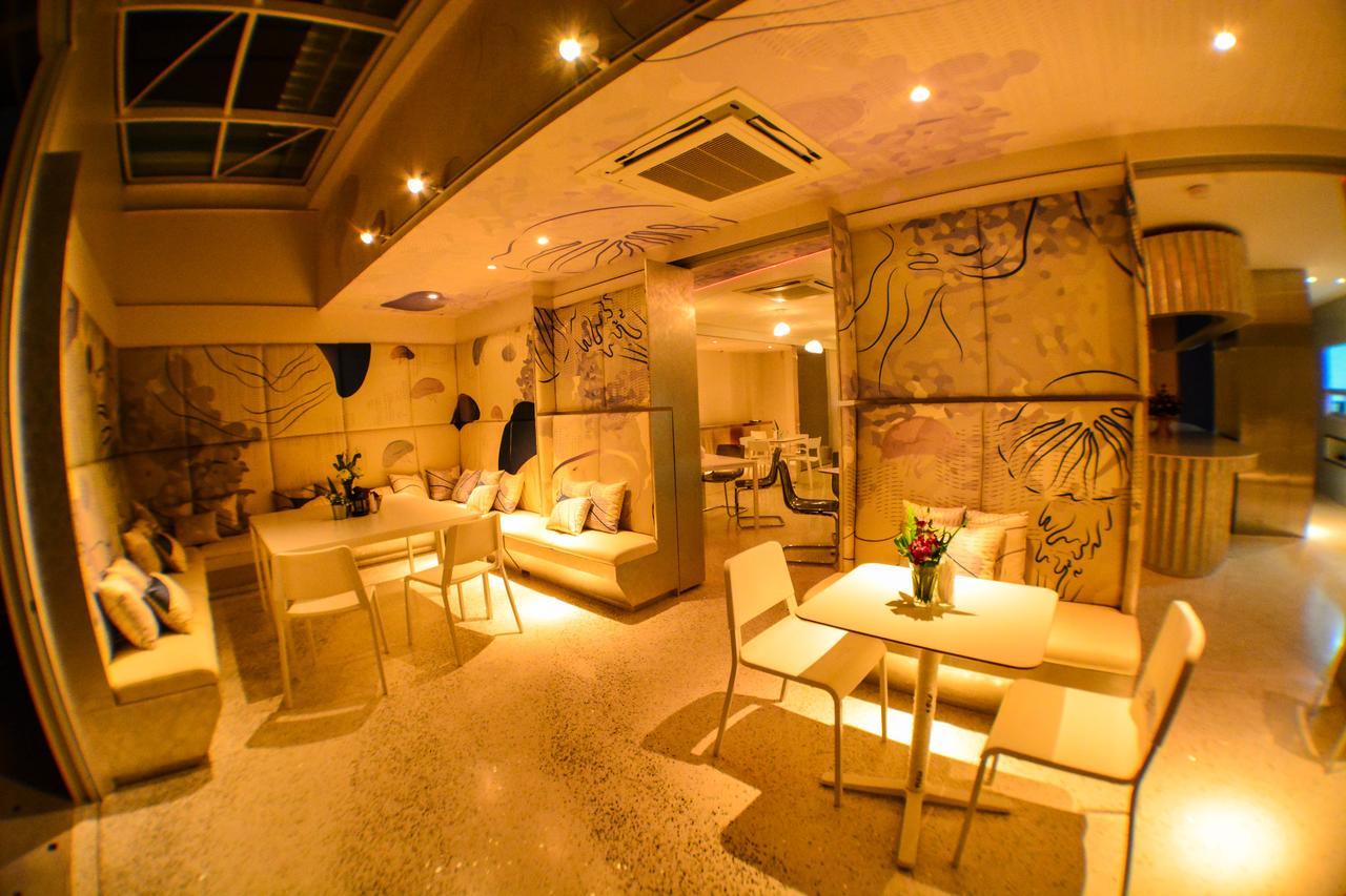 Comet Hotel Surat Thani Extérieur photo