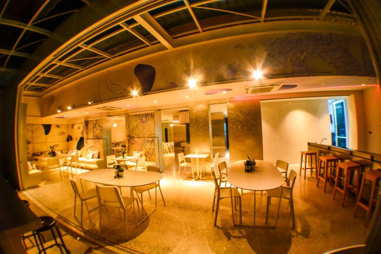 Comet Hotel Surat Thani Extérieur photo