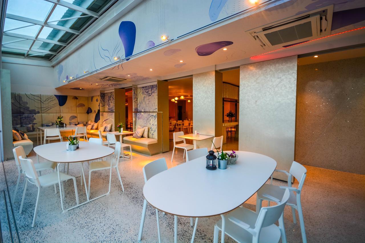Comet Hotel Surat Thani Extérieur photo