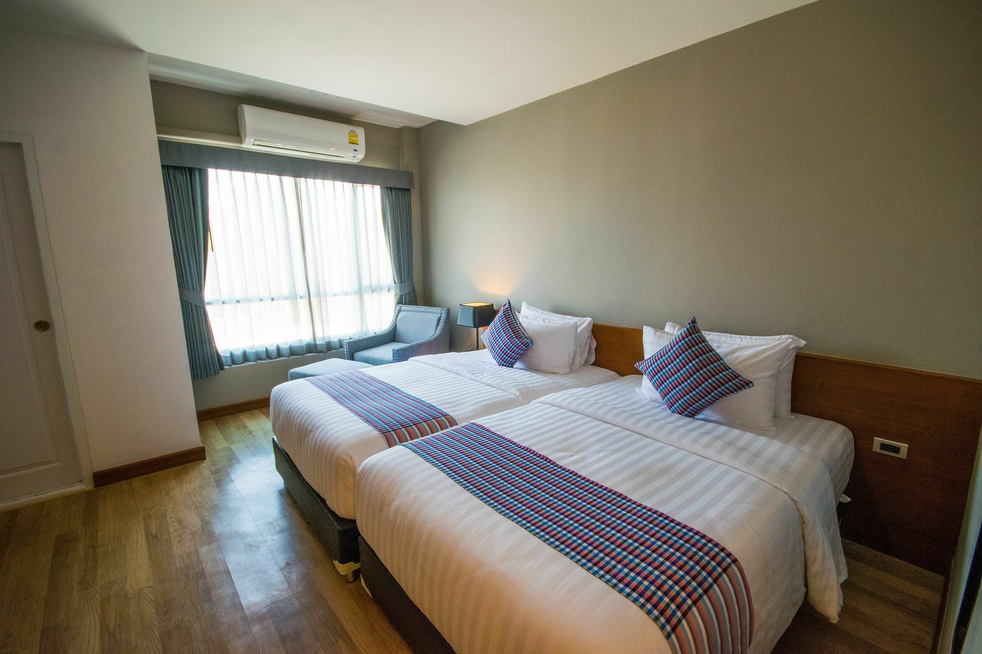 Comet Hotel Surat Thani Extérieur photo