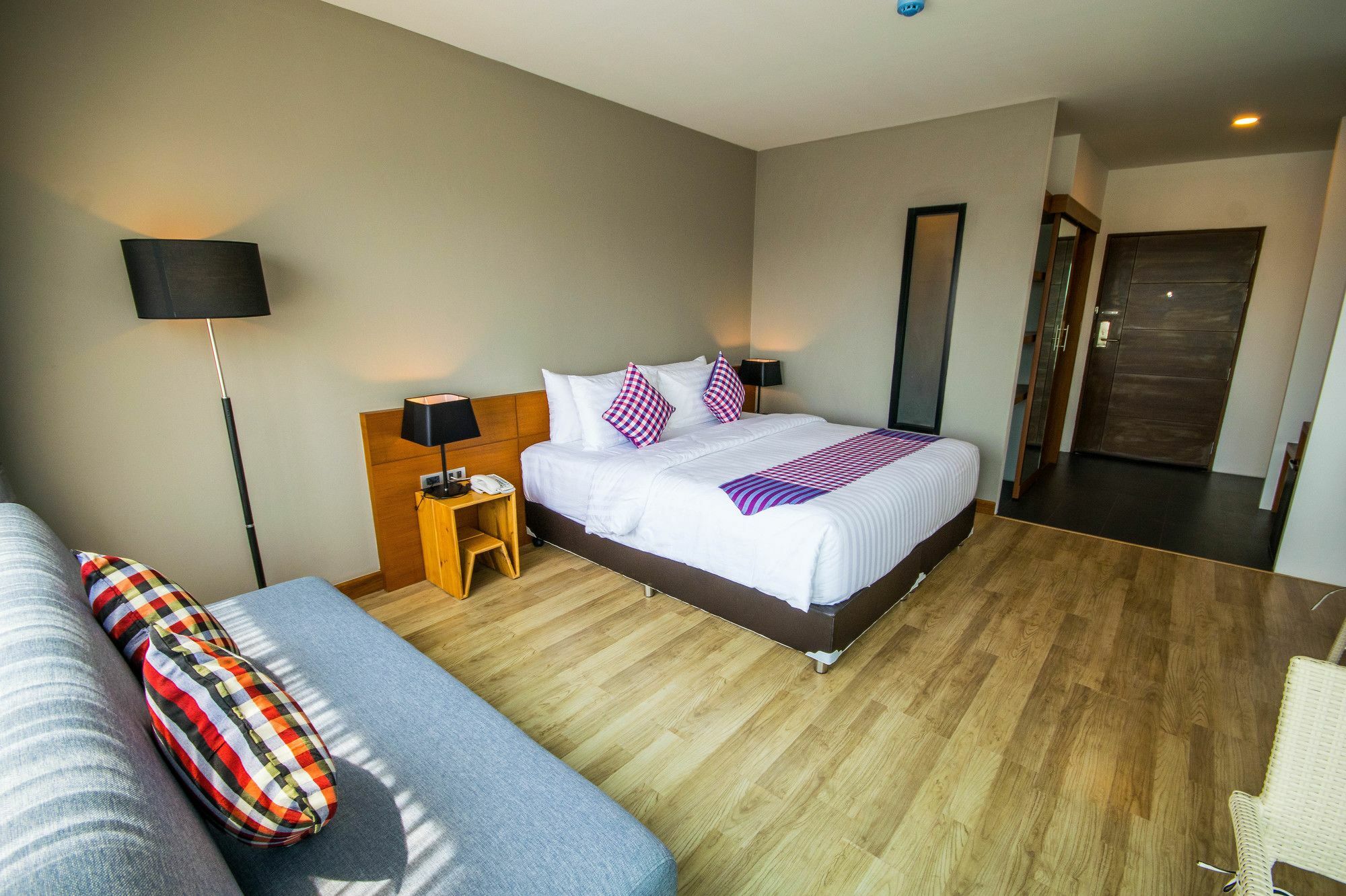 Comet Hotel Surat Thani Extérieur photo