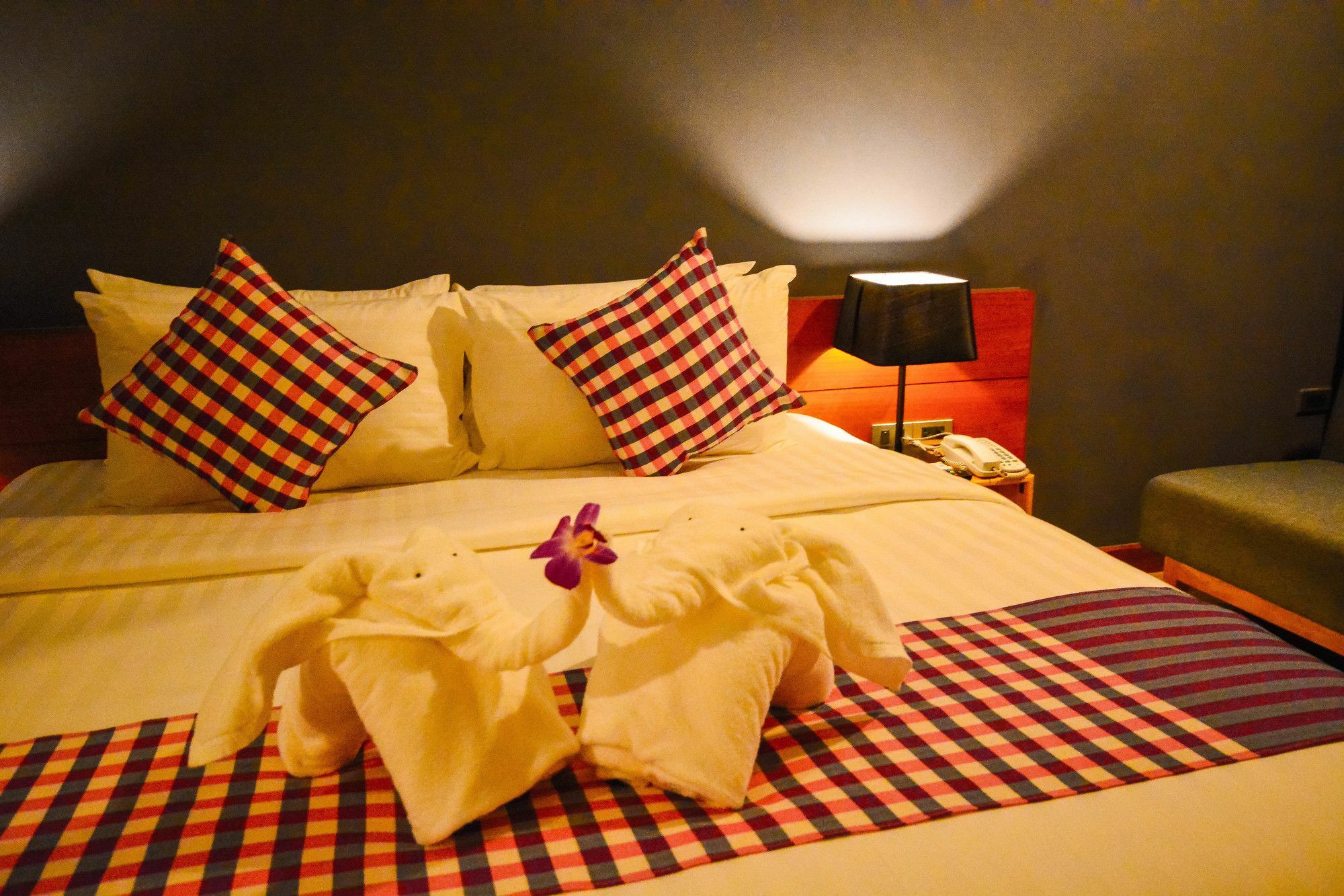 Comet Hotel Surat Thani Extérieur photo