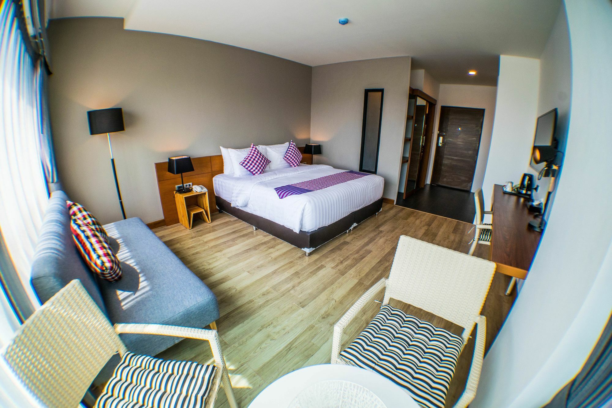 Comet Hotel Surat Thani Extérieur photo