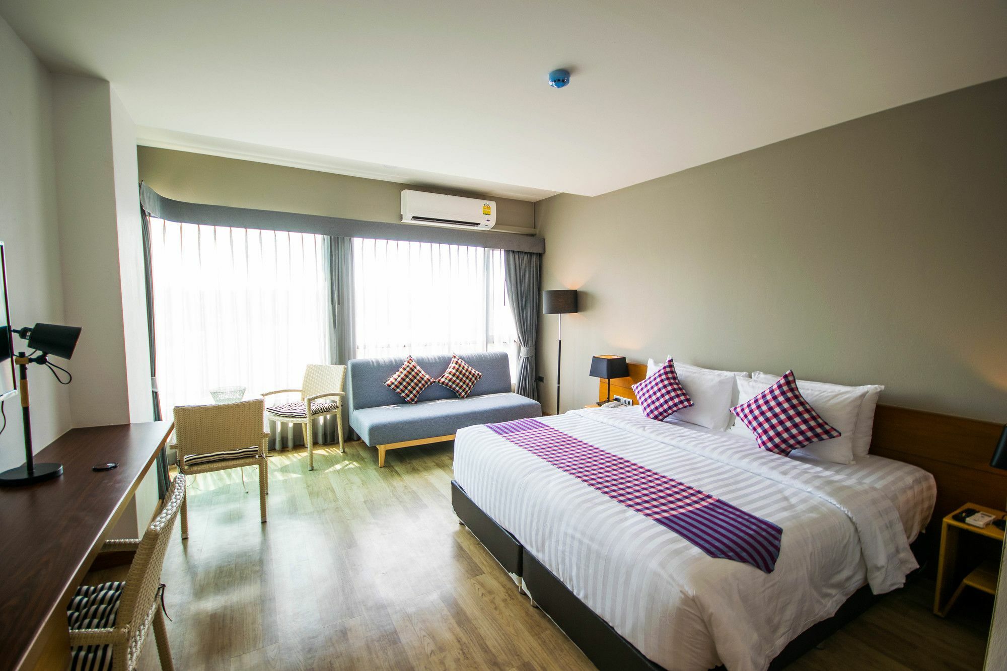 Comet Hotel Surat Thani Extérieur photo