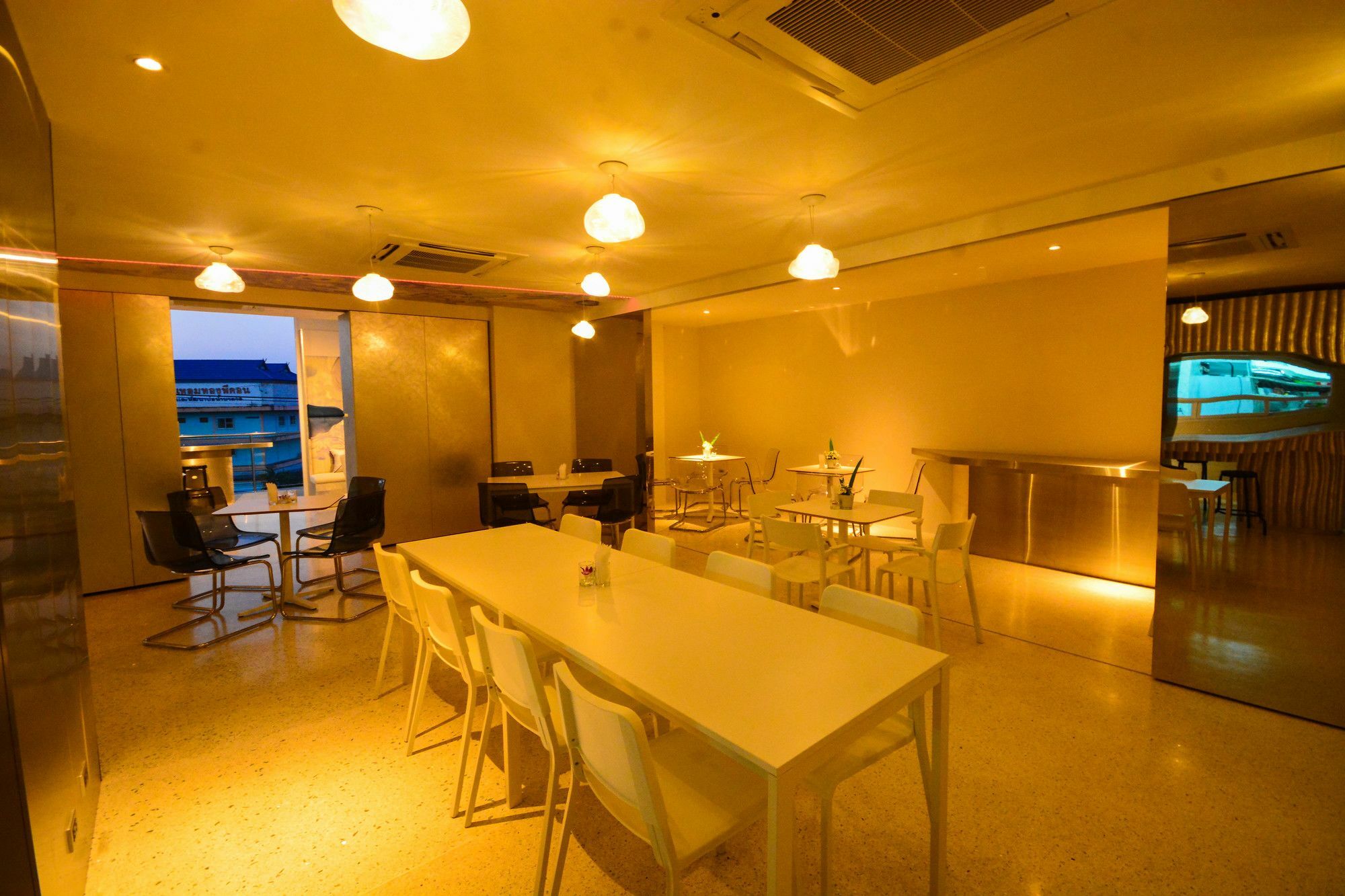 Comet Hotel Surat Thani Extérieur photo