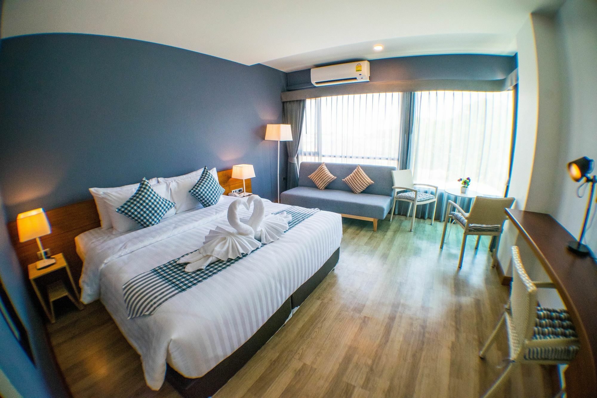 Comet Hotel Surat Thani Extérieur photo