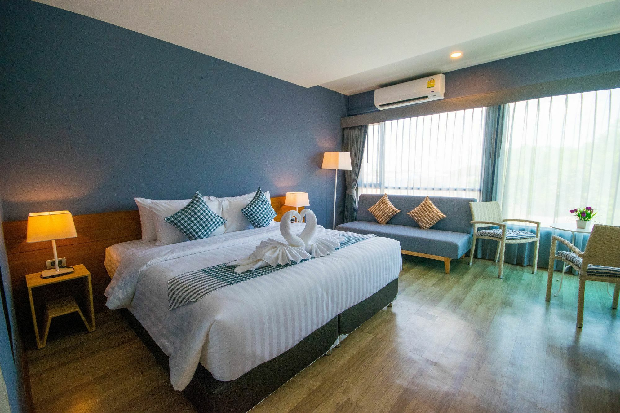 Comet Hotel Surat Thani Extérieur photo