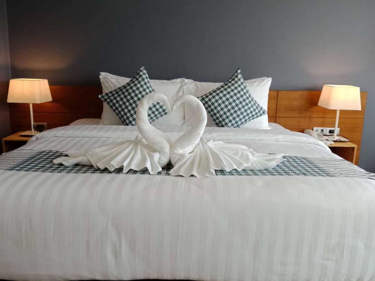 Comet Hotel Surat Thani Extérieur photo